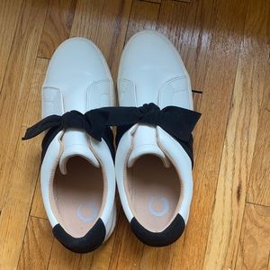 *WORN ONCE* White slip on sneaker with black bow detail